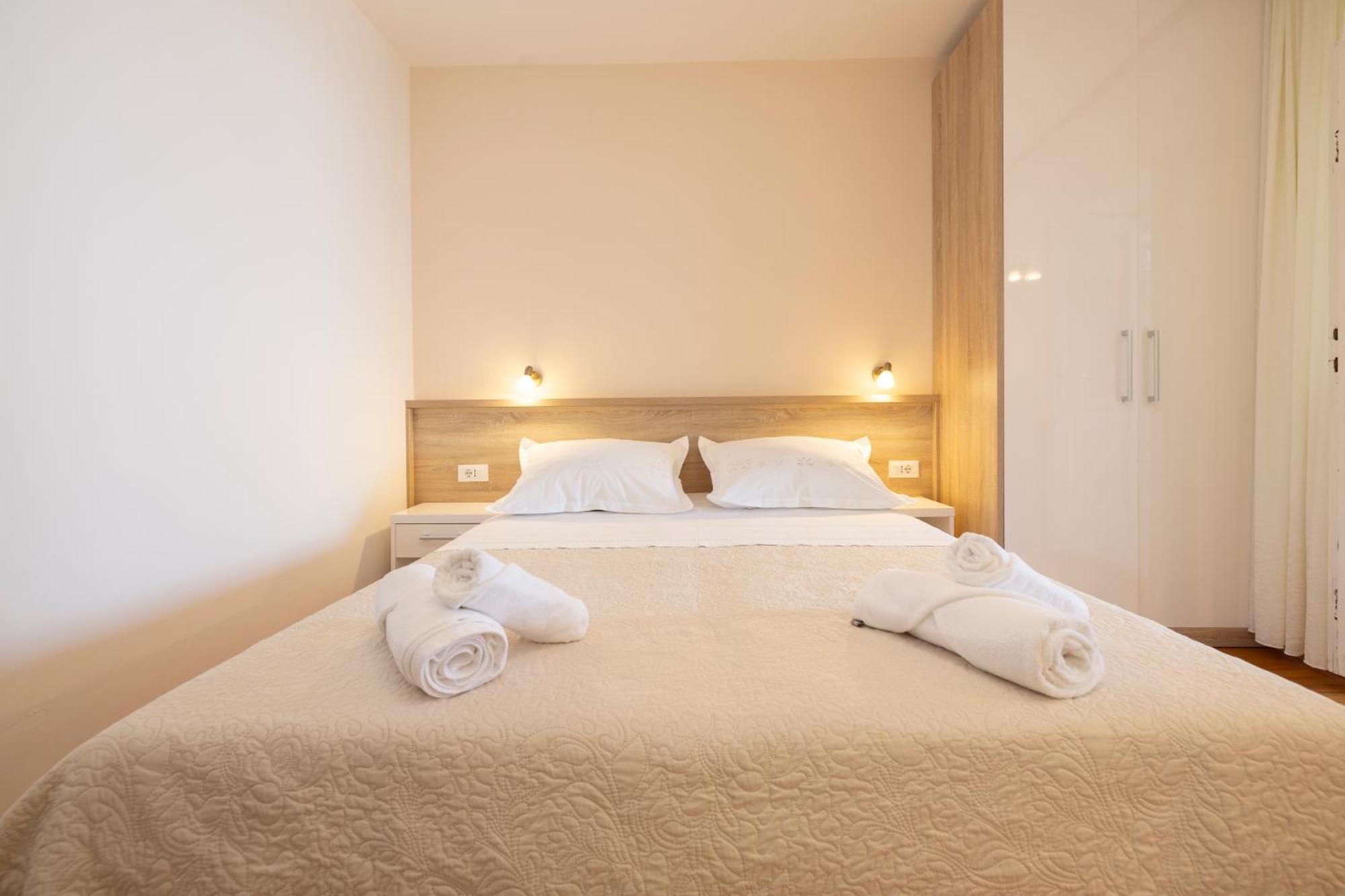 Apartmans Lale Brela Esterno foto