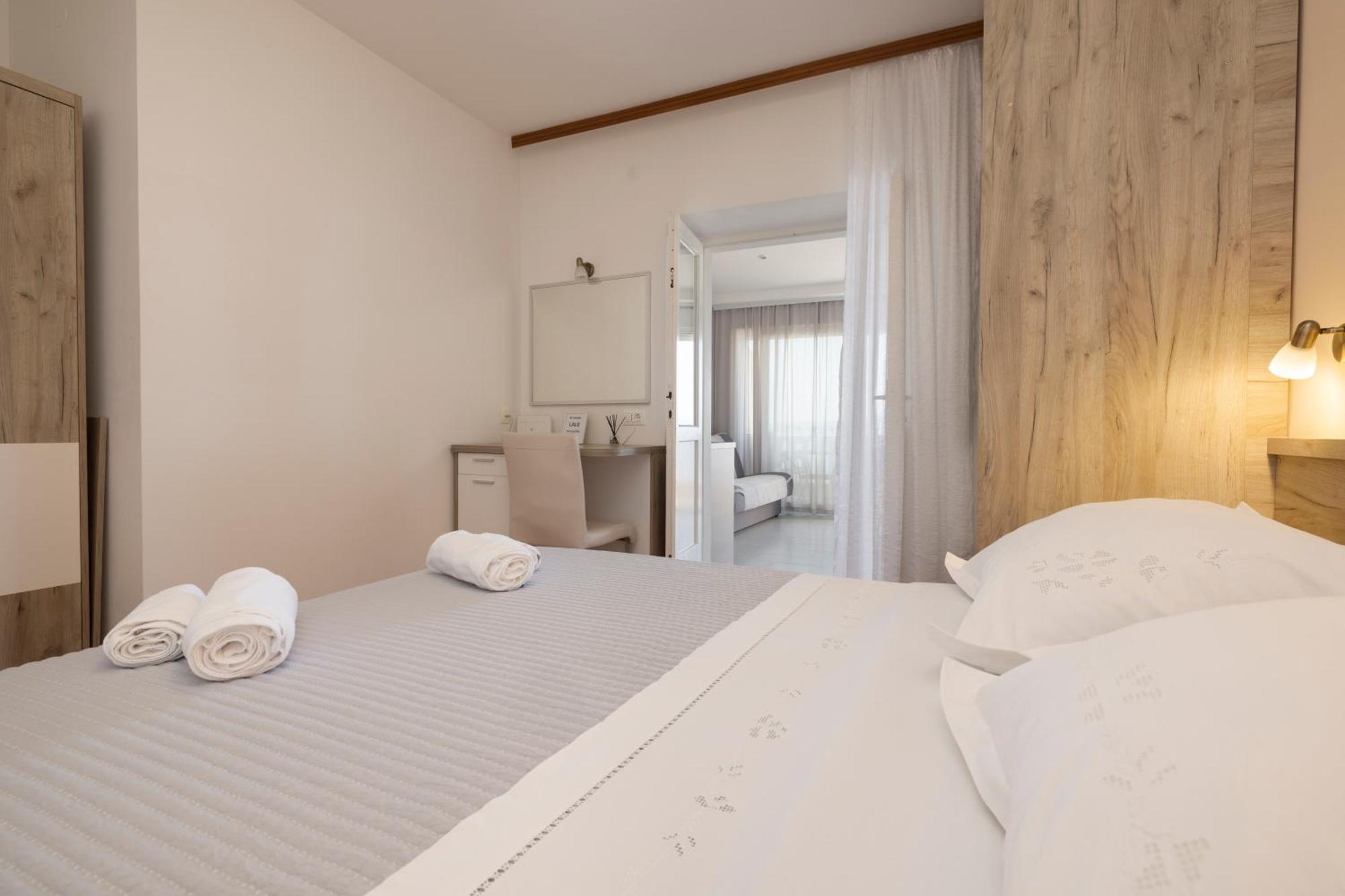 Apartmans Lale Brela Esterno foto