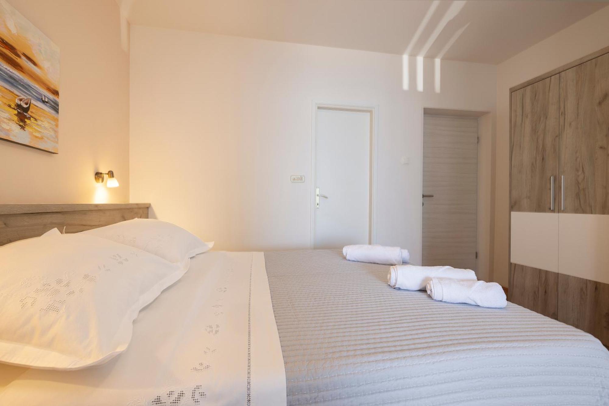Apartmans Lale Brela Esterno foto