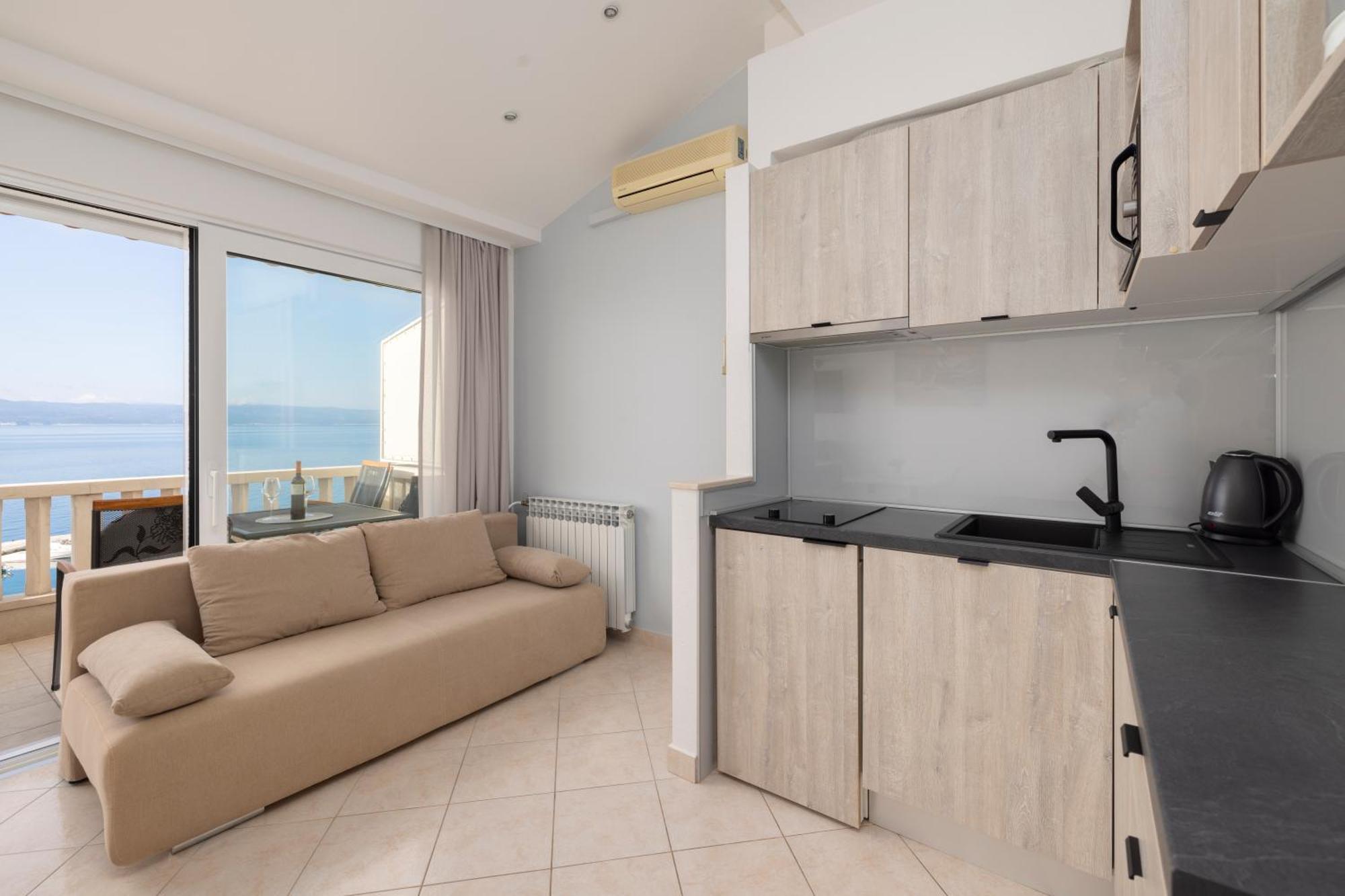 Apartmans Lale Brela Esterno foto