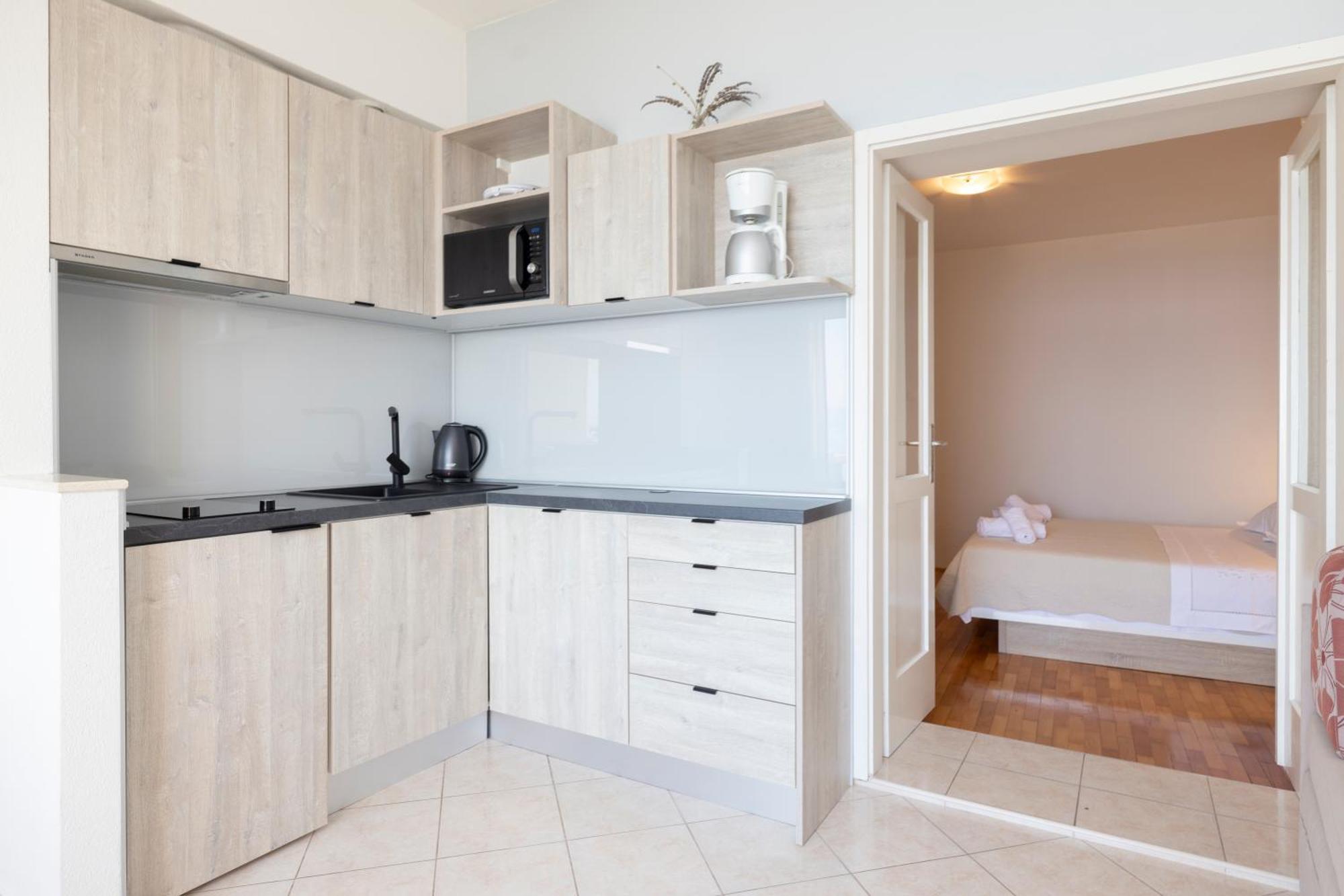 Apartmans Lale Brela Esterno foto