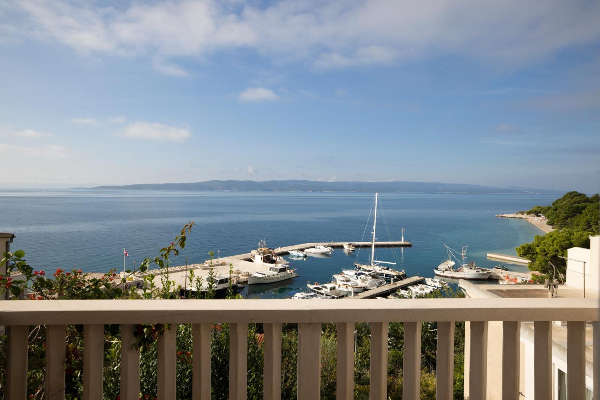 Apartmans Lale Brela Esterno foto