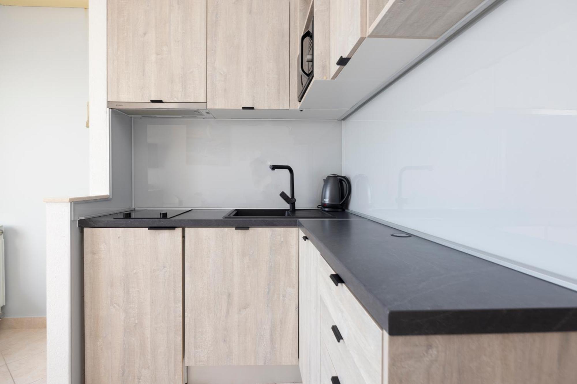 Apartmans Lale Brela Esterno foto