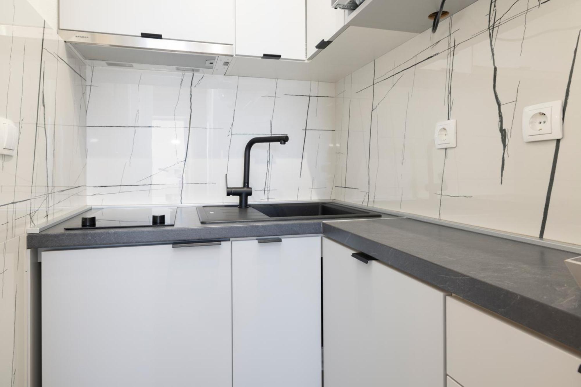 Apartmans Lale Brela Esterno foto