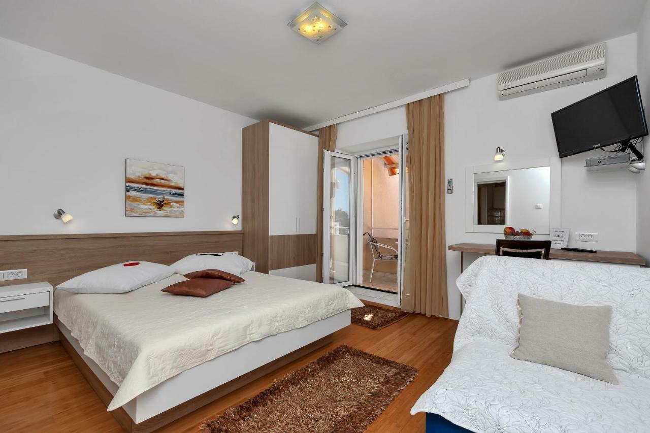 Apartmans Lale Brela Esterno foto